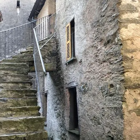 Il Fiume Di Fianco. Alta Valsesia *