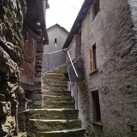 Il Fiume Di Fianco. Alta Valsesia * Mollia