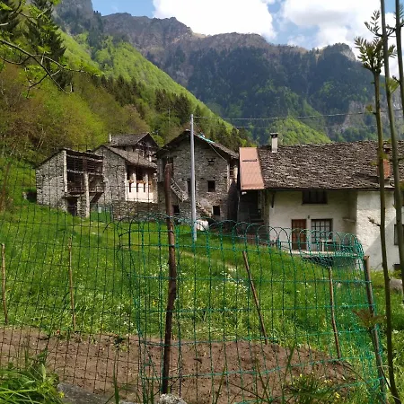 Il Fiume Di Fianco. Alta Valsesia Apartment Mollia