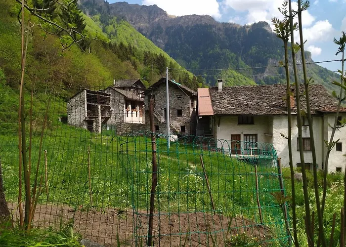Il Fiume Di Fianco. Alta Valsesia Lejlighed Mollia